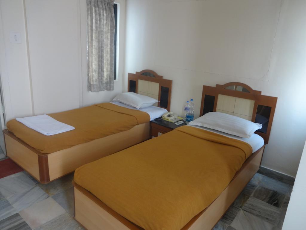 Hotel Vinayak Coimbatore Oda fotoğraf